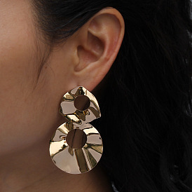 European and American Fashion Leaf Pendant Earrings - Sexy Metal Ear Jewelry for Women