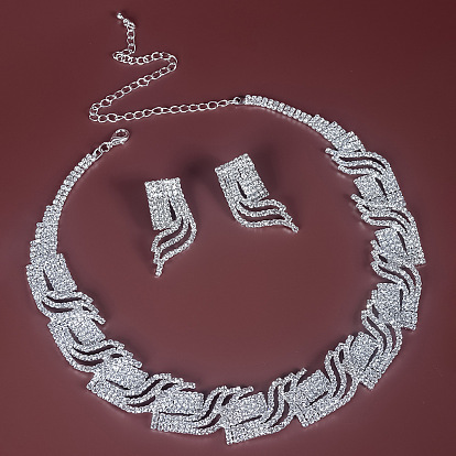 Комплекты цепочек и серег-гвоздиков с кристаллами из латуни и стразами