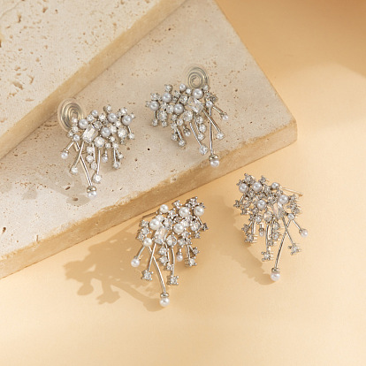 Серьги-гвоздики из латунного микро-паве, с имитацией жемчужина бисера