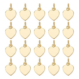 20 piezas de encantos de latón, con anillo de salto, larga duración plateado, corazón