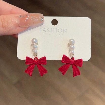 Серьги-гвоздики с подвесками из сплава с бантом и флокированием, с имитацией жемчуга, золотые