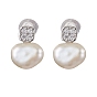 Натуральные жемчужные ушные шпильки, с прозрачным серебром микропаве и фурнитурой из прозрачного кубического циркония, овальные