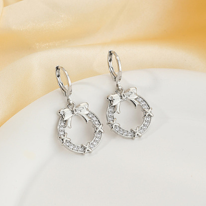 Элегантные латунные серьги-кольца с прозрачным кубическим цирконием в форме банта