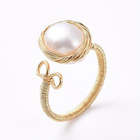 Adjustable Natural Pearl Finger Rings, with Copper Wire and Cardboard Packing Box, Flat Round