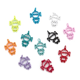 Окрашенного распылением медные подвески, с целью перехода в кольце, девушка