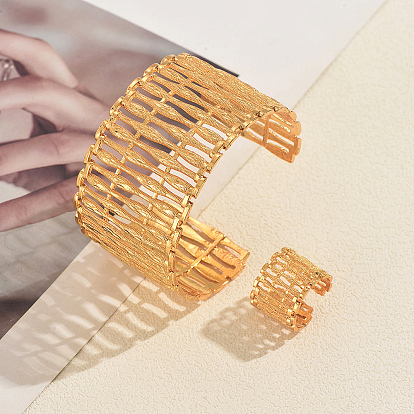 Ensemble élégant de bracelet manchette creux en alliage et de bague, Bijoux à manchette ouverte pour femmes
