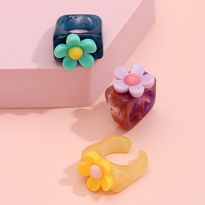 Vintage Resin Ring with Acrylic Inlaid Gemstone - Cute and Playful Design.