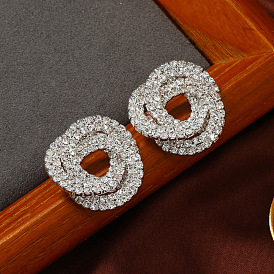 Серьги-гвоздики из сплава с тройным узлом и стразами