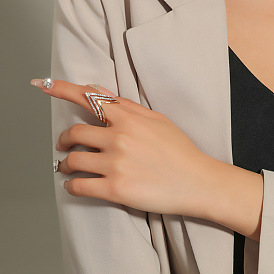 Модные кольца для женщин из сплава с кристаллами и стразами в форме буквы V