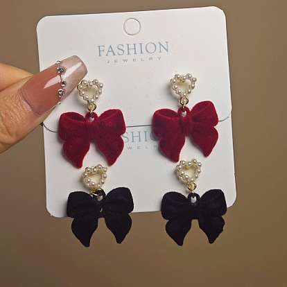 Серьги-гвоздики из сплава с флокированным узором в форме сердца и банта, с имитацией жемчуга, золотые