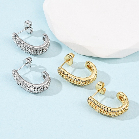 Серьги-гвоздики J-образной формы с микропаве из прозрачных кубических цирконий из латуни