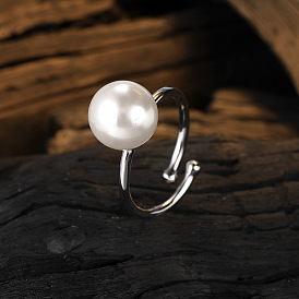 Baroque Pearl Ring in Minimalist Design - Sterling Silver, Elegant and Versatile