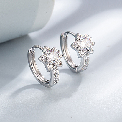 Pendientes de aro de latón con micro circonitas y cubic zirconia transparente, estrella