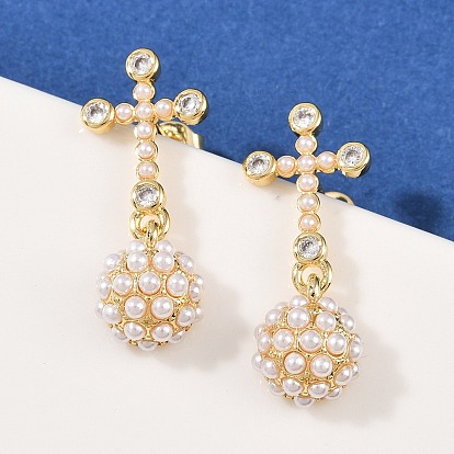 Крест из латуни с микропаве из прозрачных кубических цирконий и полукруглые серьги-гвоздики с подвесками, с пластмассовой жемчужиной abs, долговечный, стойки покрытие