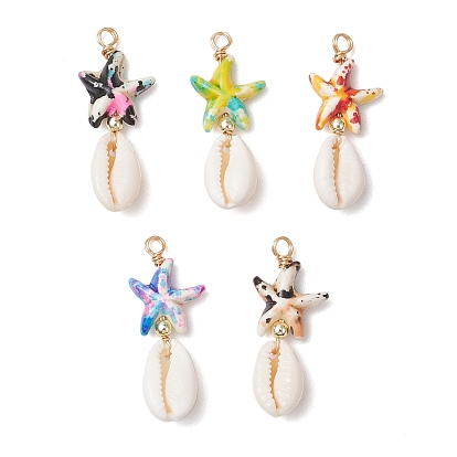 Подвески из окрашенной синтетической бирюзы в виде морской звезды и натуральной ракушки каури, с петлями из медной проволоки, золотые