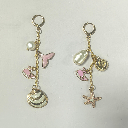 2 Piezas de colgantes decorativos con temática oceánica, conchas naturales y esmalte de aleación, ballena y estrella de mar y forma de concha y quinta cola y caracola, con cadenas de hierro y fornituras de latón