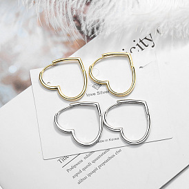 Elegant Heart-shaped Earrings with a Girl's Delicate and Bright Appearance