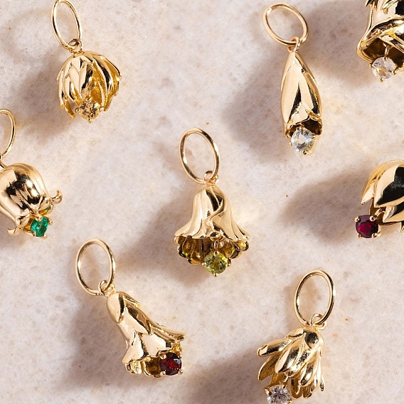 День матери ионное покрытие(IP) латунные микропаве кубические циркониевые подвески, реальный 18 k позолоченный, цветок