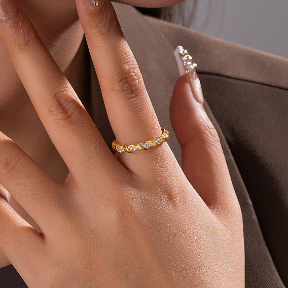 Кольца для женщин с микропаве из латуни и кубическими цирконами, твист