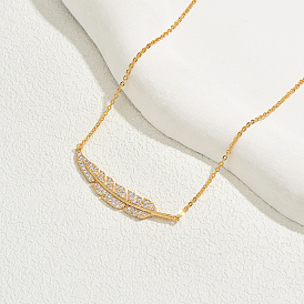 Модные винтажные латунные ожерелья с подвеской в виде пера из прозрачного кубического циркония с микропаве, простой и элегантный