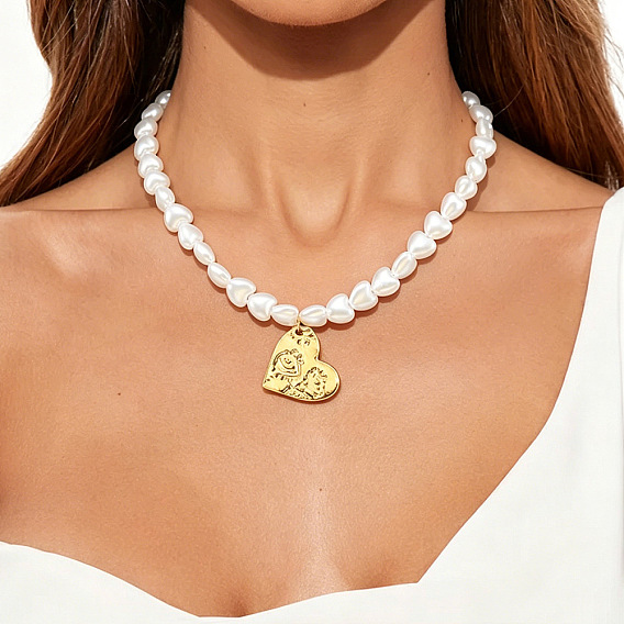 Colgante texturizado de aleación, perlas de plástico blanco, collares con cuentas en forma de corazón, dorado