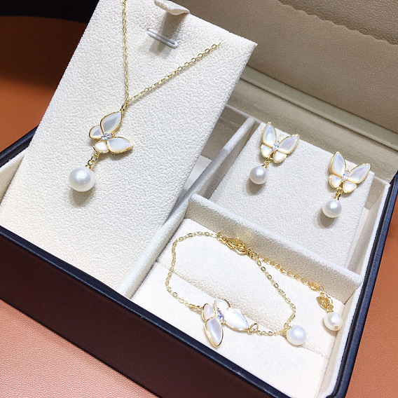 Комплект из ожерелий с подвесками из натурального пресноводного жемчуга в виде бабочки, серег-гвоздиков и браслетов с подвесками, комплект украшений из латуни