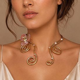 Verstellbare Manschetten-Choker-Halsketten aus Legierung und Harz mit spiralförmigem Blumenmuster und Imitationsperlen, rosa