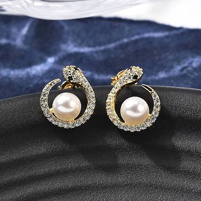 Серьги-гвоздики в форме змеи с круглыми латунными микропаве из прозрачных кубических цирконий, с пластиковой имитационной жемчужиной, стойки покрытие, без кадмия и без свинца