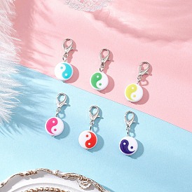 Плоские круглые подвесные украшения из непрозрачного акрила с узором инь-ян, с цинковым сплавом застежками омаров коготь