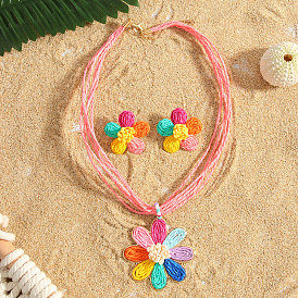 Комплект из ожерелья и серег-гвоздиков из рафии в стиле «Цветок Богемия»