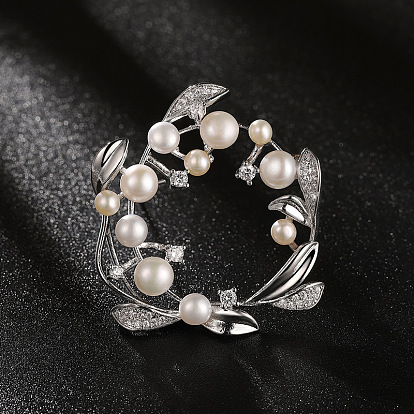 Broche guirlande de fleurs en laiton imitation perle, avec verre strass