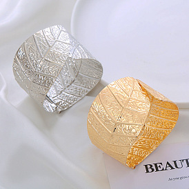 Leaf Texture Wide Cuff Bracelet with Spring Opening for Summer Fashion and Street Style Chic