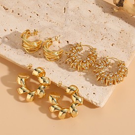 Латунные серьги-гвоздики в форме буквы С