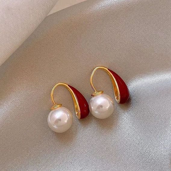 Зажимные серьги из сплава с эмалью и жемчугом из смолы., слеза