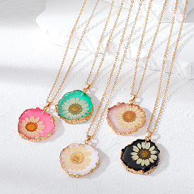 Resin Irregular Edge Flower Pendant Necklace - Daisy Dried Flower Jewelry