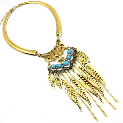 Женские колье-чокеры с подвеской в виде листа из богемского сплава и смолы, украшенные кисточками.