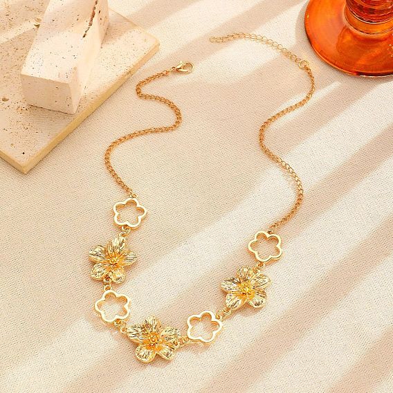 Женские нагрудные украшения в виде цветка с лепестками из сплава.