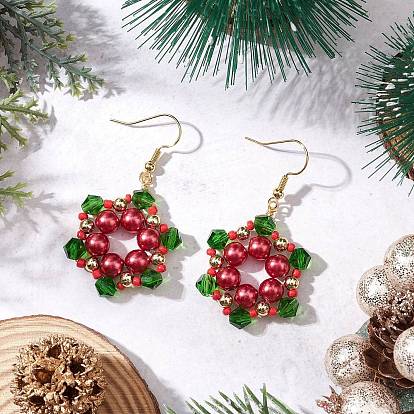 Серьги-подвески в виде цветка из стеклянных бусин на рождественскую тематику, с  латунными крючками для серег