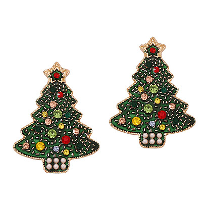 Серьги-гвоздики из сплава с эмалью в виде рождественской елки, с пластиковым жемчугом и стразами