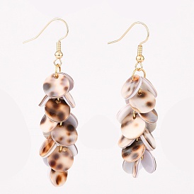 Aretes colgantes de concha de cauri de tigre natural, pendientes de racimo, con los aros del pendiente de bronce, plano y redondo