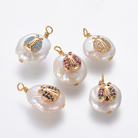 Pendentifs de perles d'eau douce de culture naturelle, avec accessoires zircon cubique micro pave en laiton, rond plat avec coccinelle, or