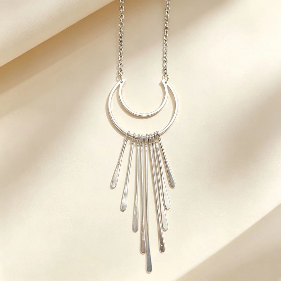 Colliers pendentifs en alliage avec pompon en forme de lune pour femmes