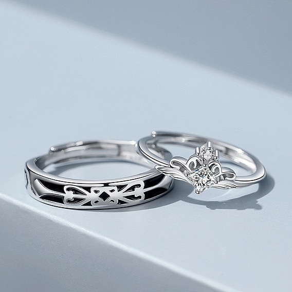 Кольца для пальцев из латуни в форме ромба с микропаве и прозрачными кубическими циркониями.