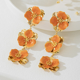 Серьги-гвоздики из сплава и эмали, цветок, золотые