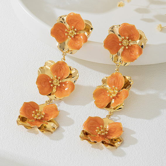 Серьги-гвоздики из сплава и эмали, цветок, золотые