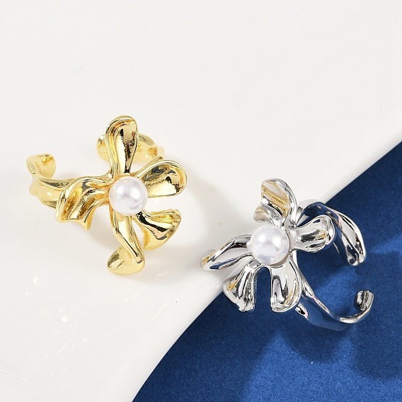 Латунные кольца-манжеты для женщин, с бусинами из искусственного жемчуга из АБС-пластика, цветок, стойки покрытие, долговечный, без свинца и без кадмия