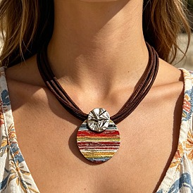 Collares de varias hebras con colgante ovalado de madera estilo bohemio con arcoíris y cordón de imitación de cuero para mujer., colorido