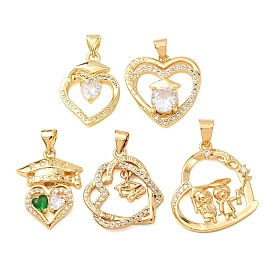 Micro latón allanan colgantes cúbicos del zirconia, encantos del corazón, dorado