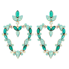 Sparkling Crystal Heart-Shaped Earrings for Elegant and Sophisticated Women's Party Wear