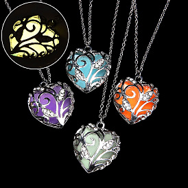 Fashion Hollow Luminous Heart Necklace Luminous Pendant Clavicle Chain Jewelry